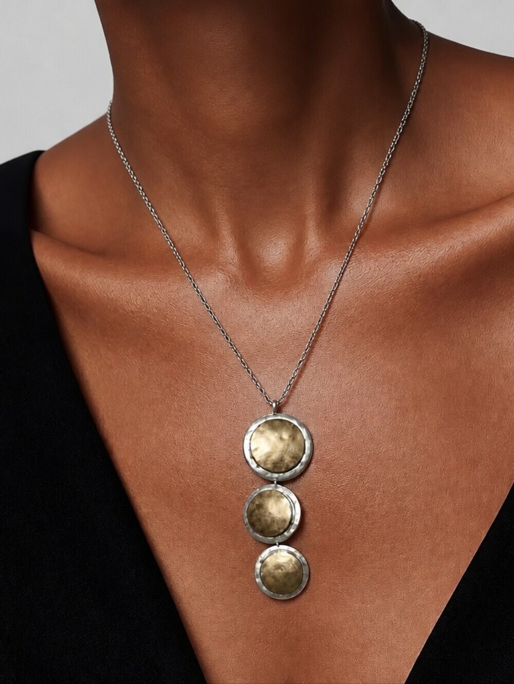 NWT NADINE WEST Hammered Circle Pendant Necklace ~21"